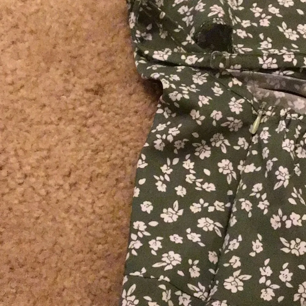 Green floral prairie dress🌳🌟⭐️ - Picture 5 of 5